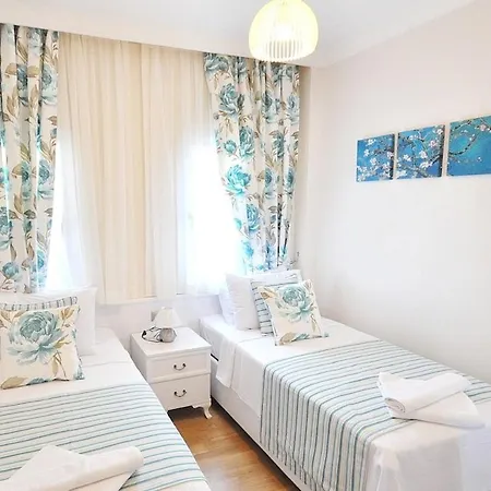 Villa Sleeps 10 With Pool Air Con And Wifi