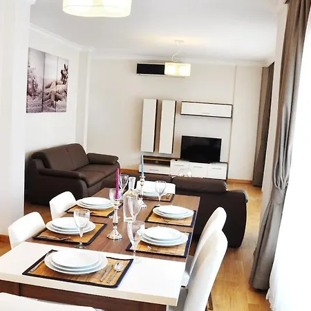 Sleeps 10 With Pool Air Con And Wifi בודרום