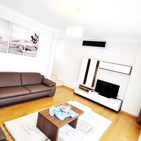 Sleeps 10 With Pool Air Con And Wifi *