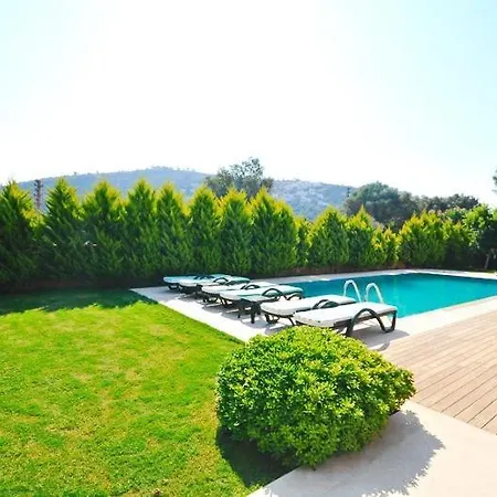 Sleeps 10 With Pool Air Con And Wifi Villa