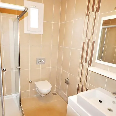 Sleeps 10 With Pool Air Con And Wifi